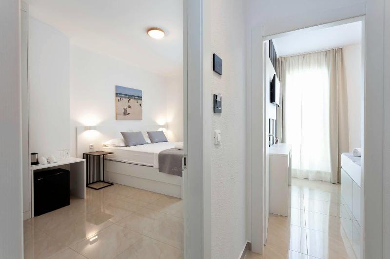 Sunset Split Rooms image