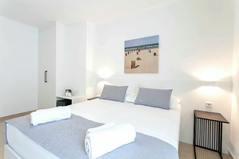Sunset Split Rooms image