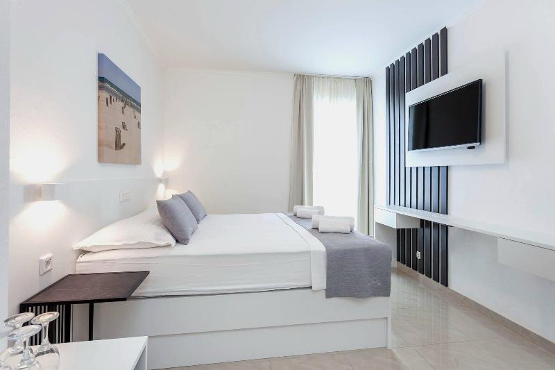 Sunset Split Rooms image