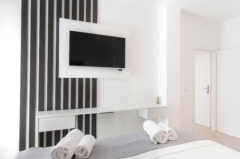 Sunset Split Rooms image