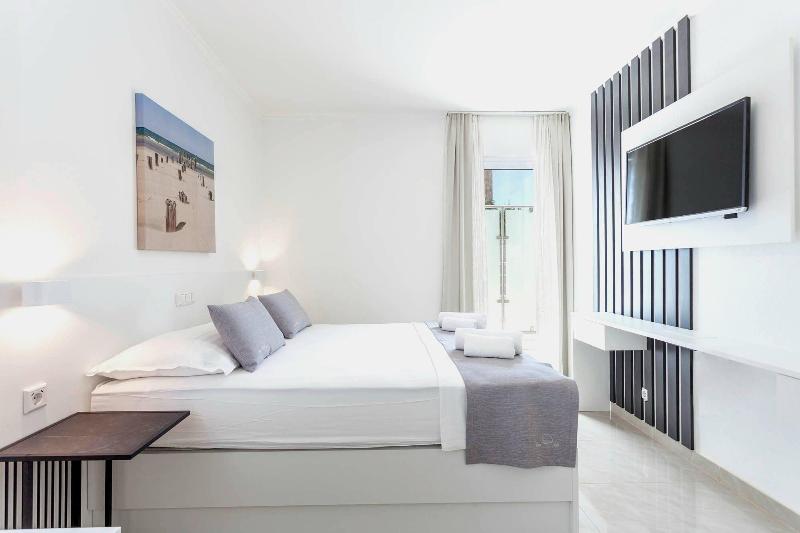 Sunset Split Rooms image