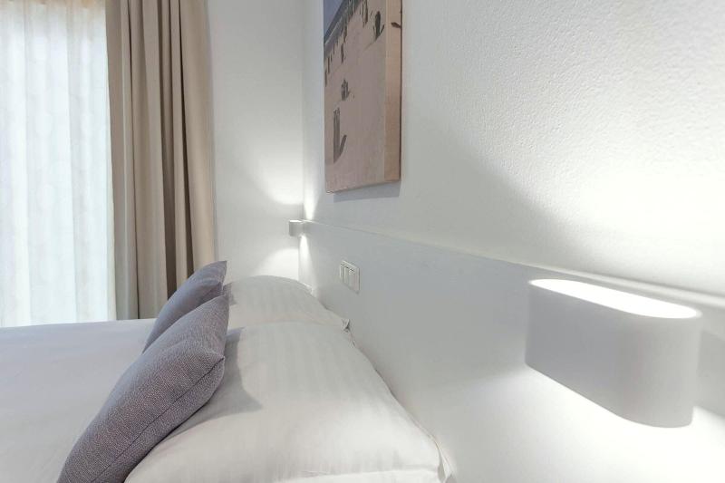 Sunset Split Rooms image