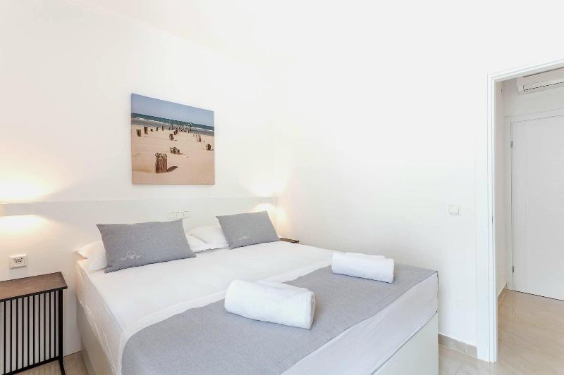 Sunset Split Rooms image