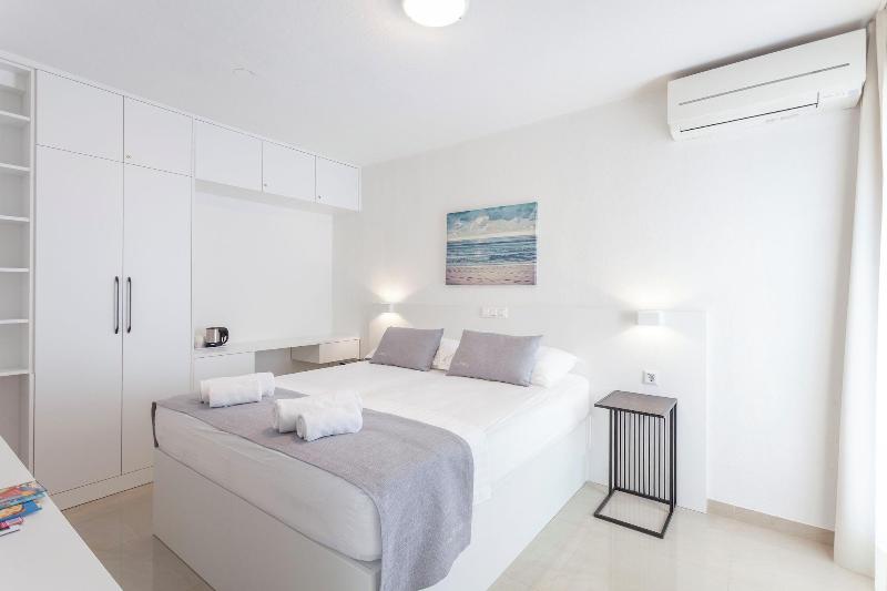 Sunset Split Rooms image