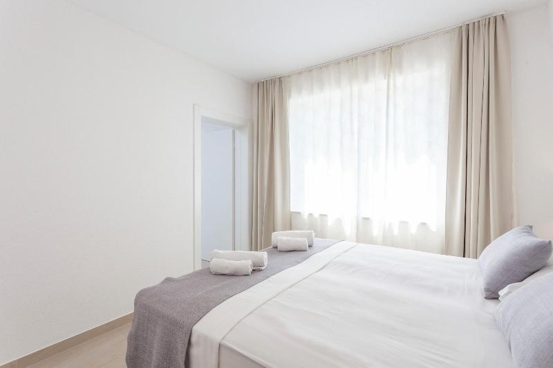Sunset Split Rooms image