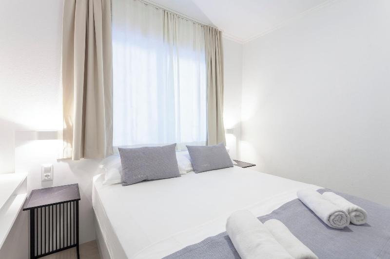 Sunset Split Rooms image
