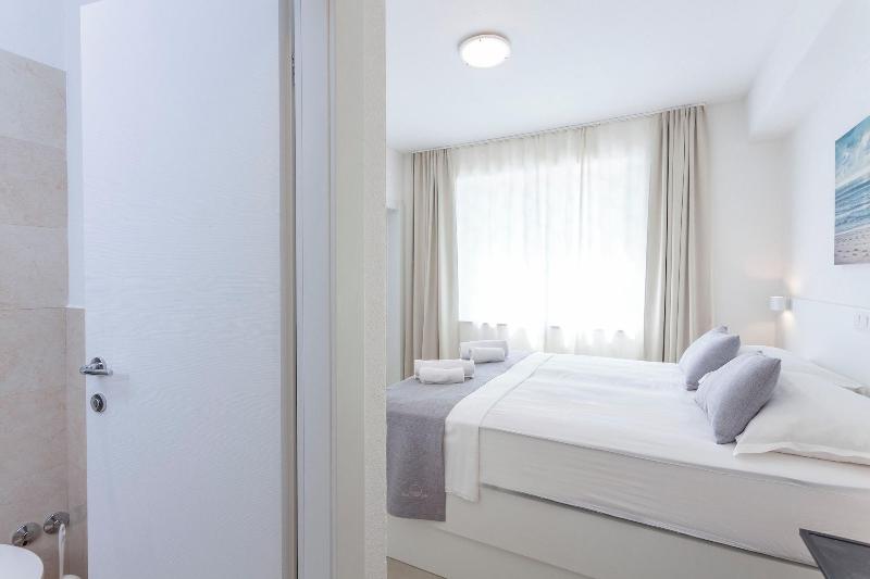 Sunset Split Rooms image