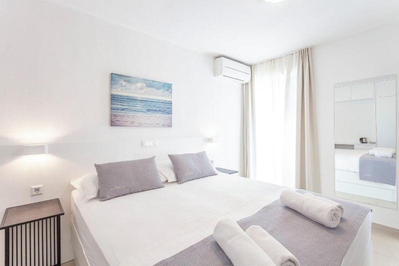 Sunset Split Rooms image
