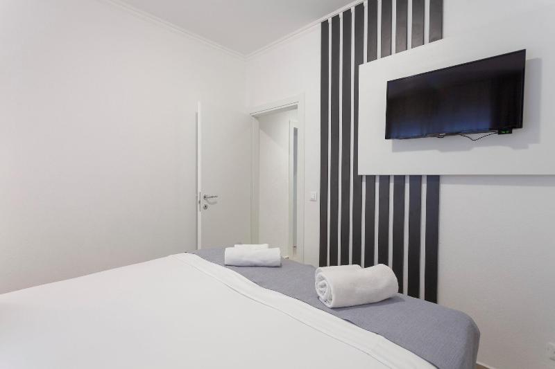 Sunset Split Rooms image