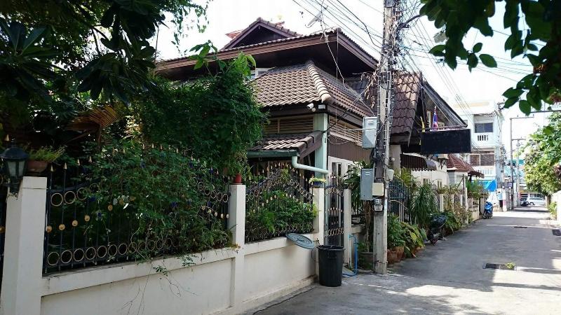 Baan Somboon Guesthouse