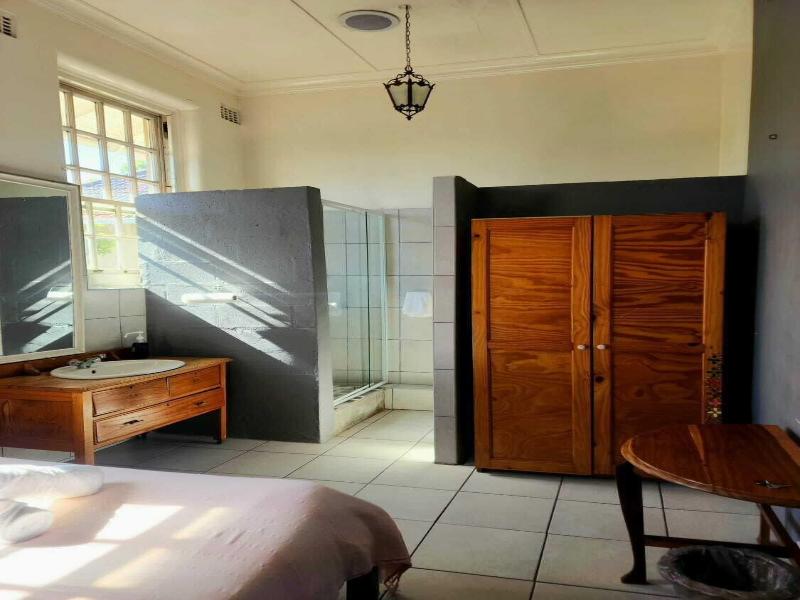 Riverlodge Backpackers image
