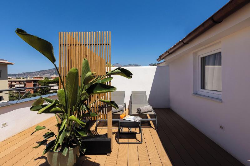 Boutique Suites 186 image