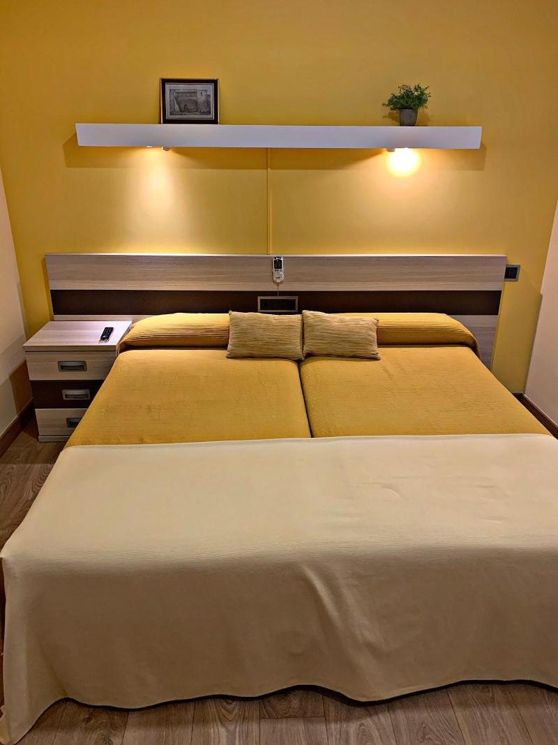 Hostal Doña Juana image