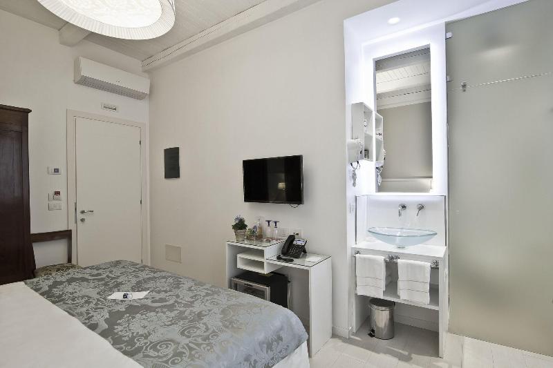 Chiara Lodge image