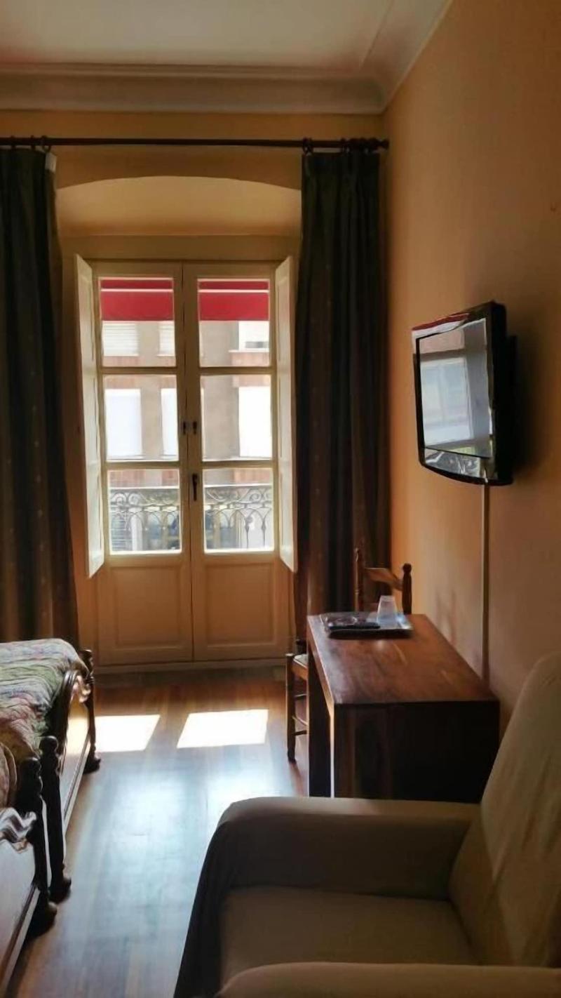 Hostal Esmeralda image