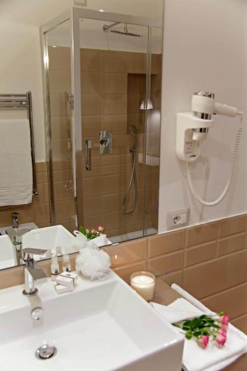 Lahouse Luxury Accommodation image