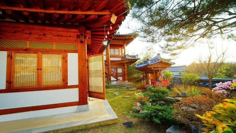 Jeonju Gwigeoraesa Hanok Stay image