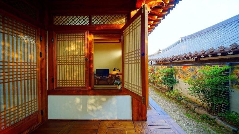Jeonju Gwigeoraesa Hanok Stay image