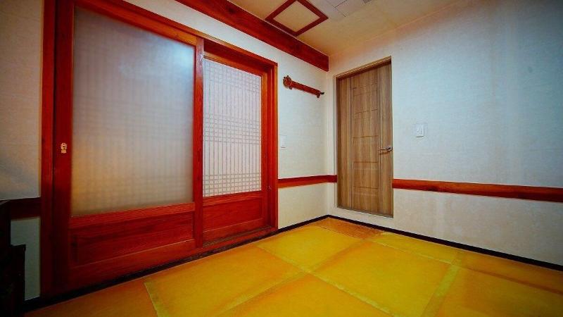 Jeonju Gwigeoraesa Hanok Stay image