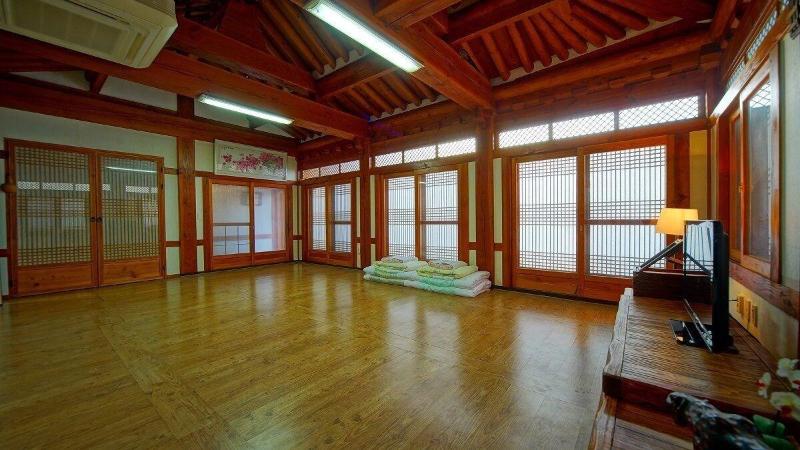 Jeonju Gwigeoraesa Hanok Stay image