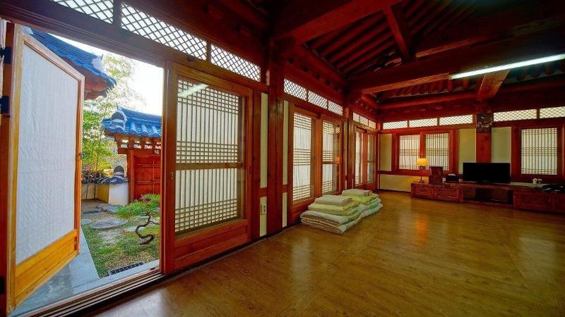 Jeonju Gwigeoraesa Hanok Stay image