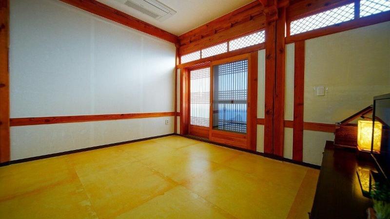 Jeonju Gwigeoraesa Hanok Stay image