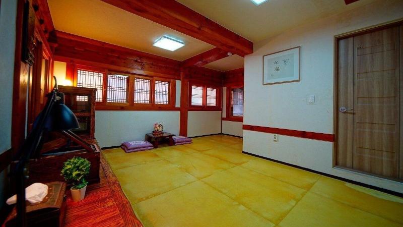 Jeonju Gwigeoraesa Hanok Stay image