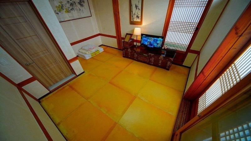 Jeonju Gwigeoraesa Hanok Stay image