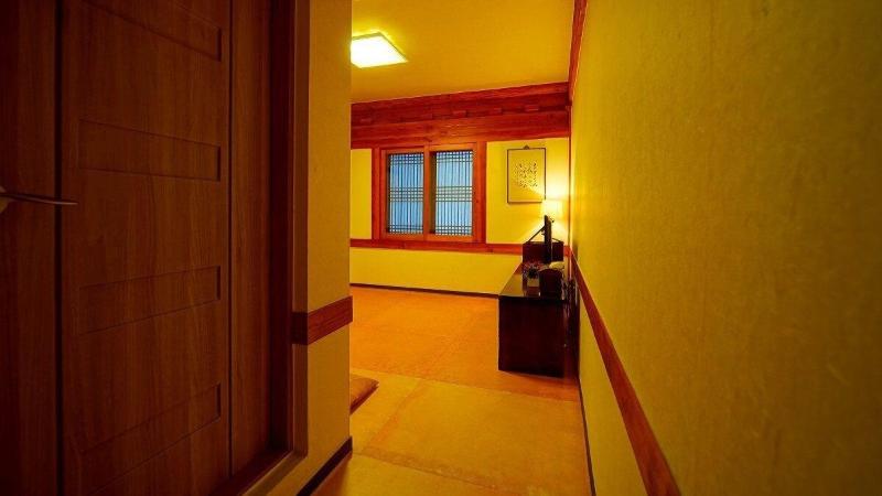 Jeonju Gwigeoraesa Hanok Stay image