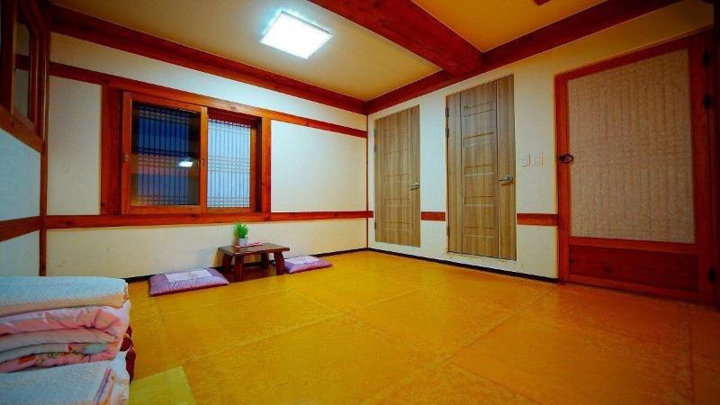 Jeonju Gwigeoraesa Hanok Stay image