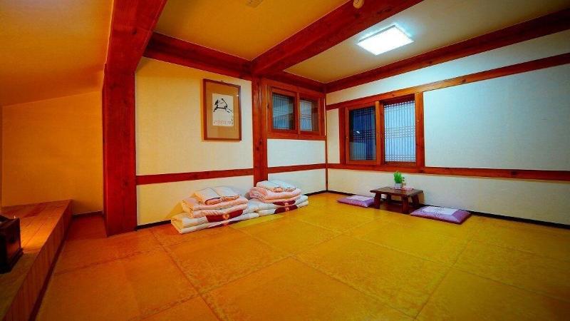 Jeonju Gwigeoraesa Hanok Stay image