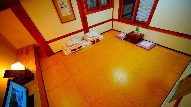 Jeonju Gwigeoraesa Hanok Stay image