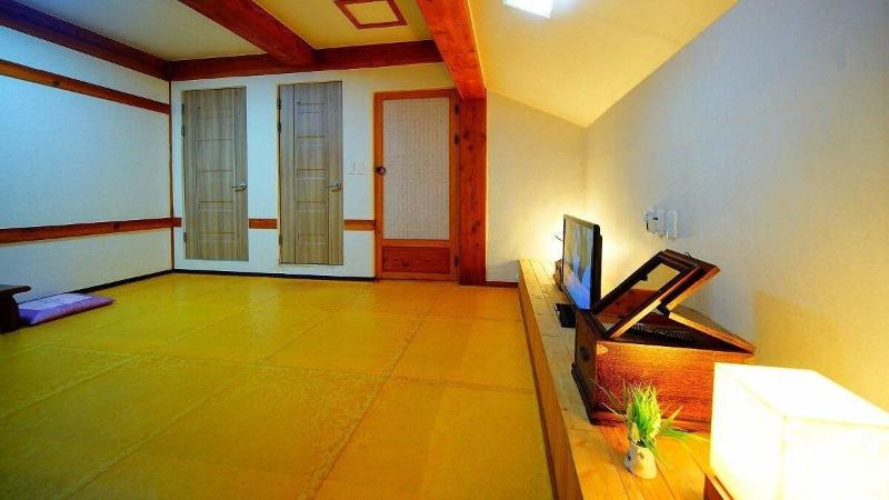Jeonju Gwigeoraesa Hanok Stay image