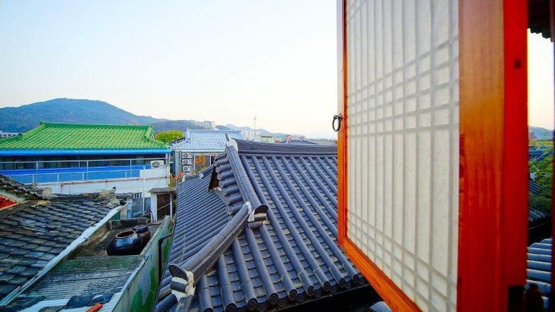 Jeonju Gwigeoraesa Hanok Stay image