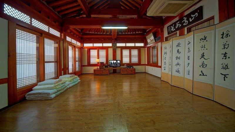 Jeonju Gwigeoraesa Hanok Stay image