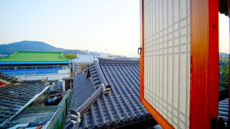 Jeonju Gwigeoraesa Hanok Stay image