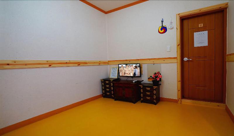 Beautiful House Hanok Stay image