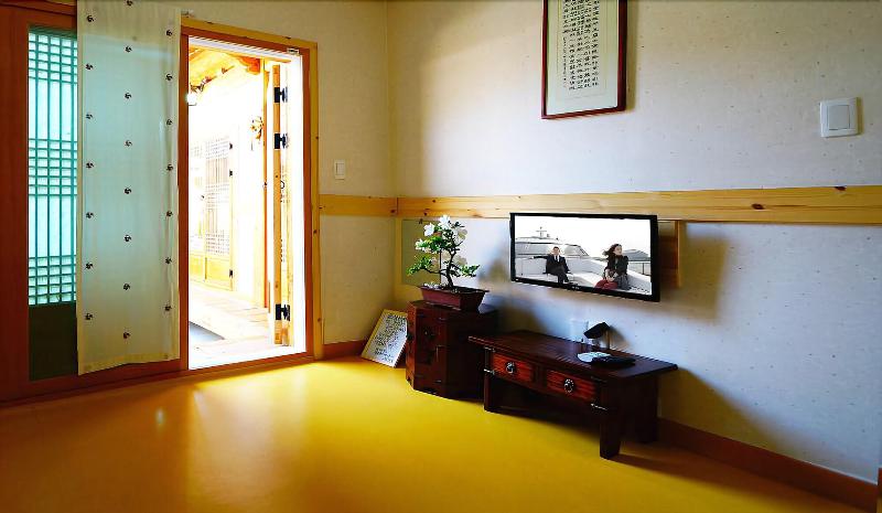 Beautiful House Hanok Stay image
