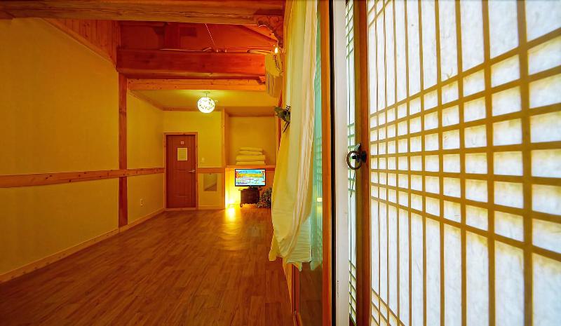 Beautiful House Hanok Stay image