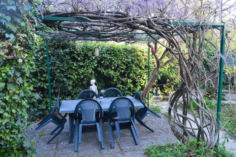 Il Giardino nel Parco R&B image