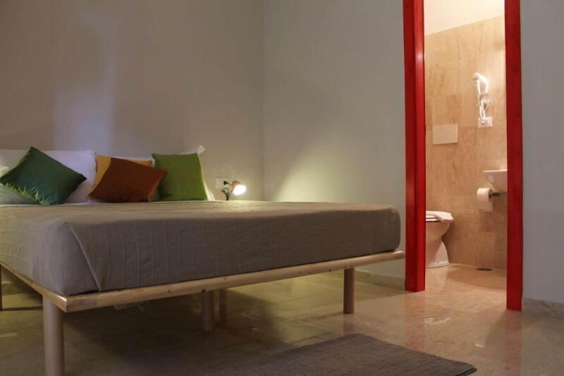 Roma Art Rooms image