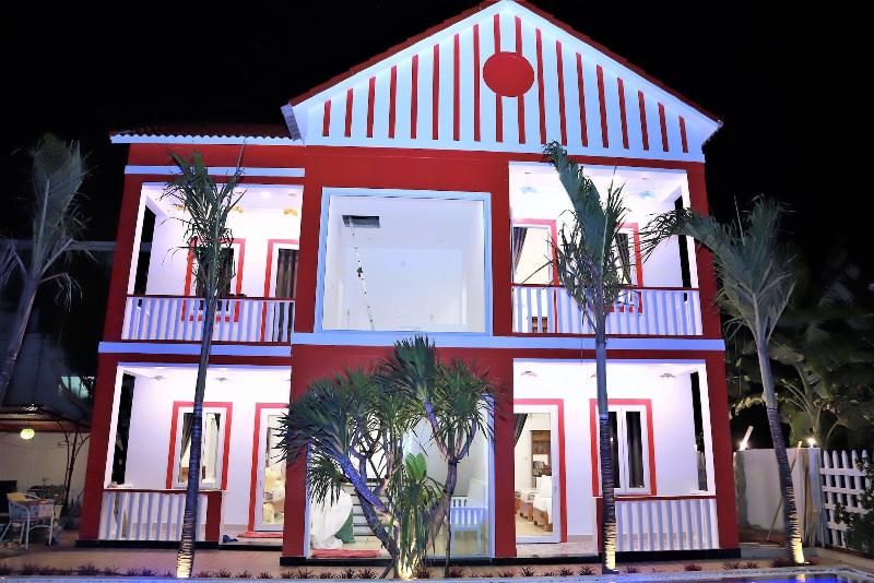 Red House Homesta