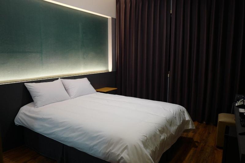 Renaissance Hotel - Hostel image