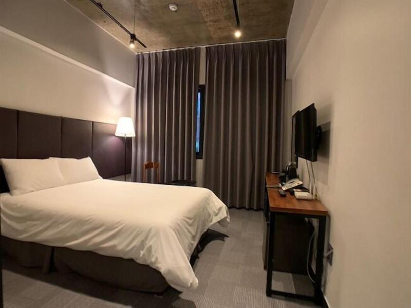 Renaissance Hotel - Hostel image