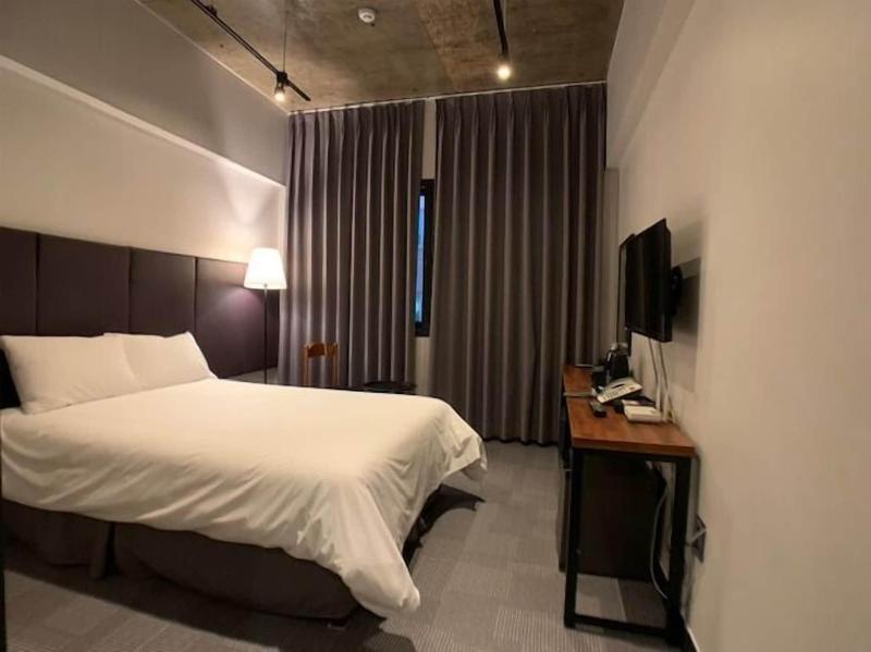 Renaissance Hotel - Hostel image