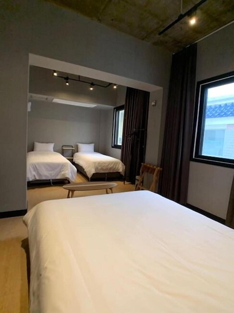 Renaissance Hotel - Hostel image