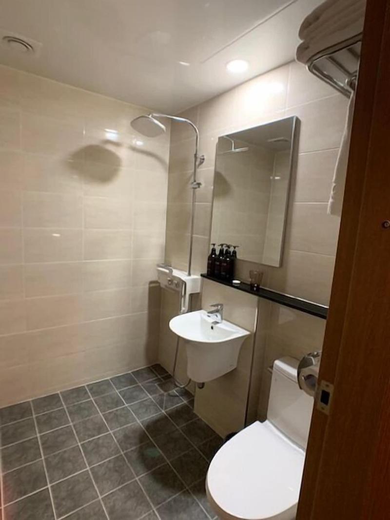 Renaissance Hotel - Hostel image