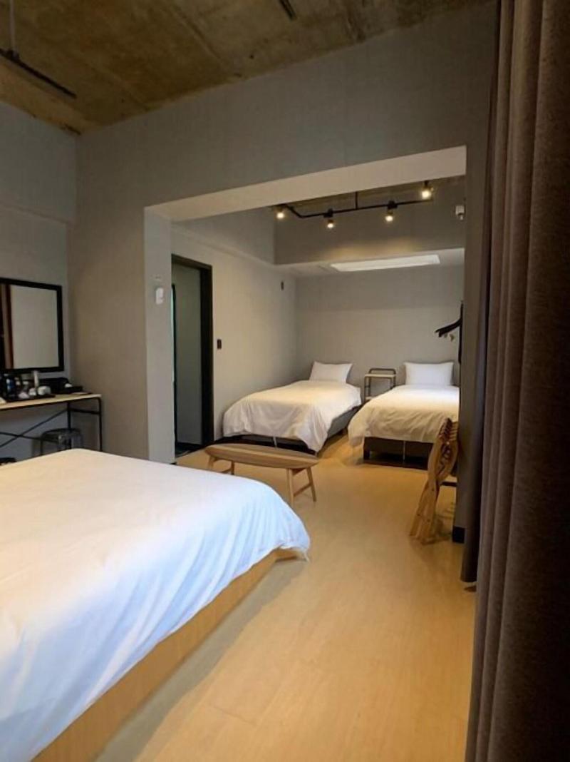 Renaissance Hotel - Hostel image