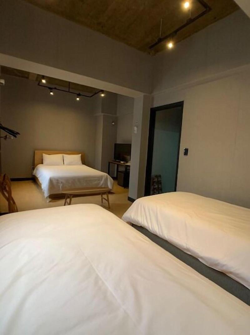 Renaissance Hotel - Hostel image