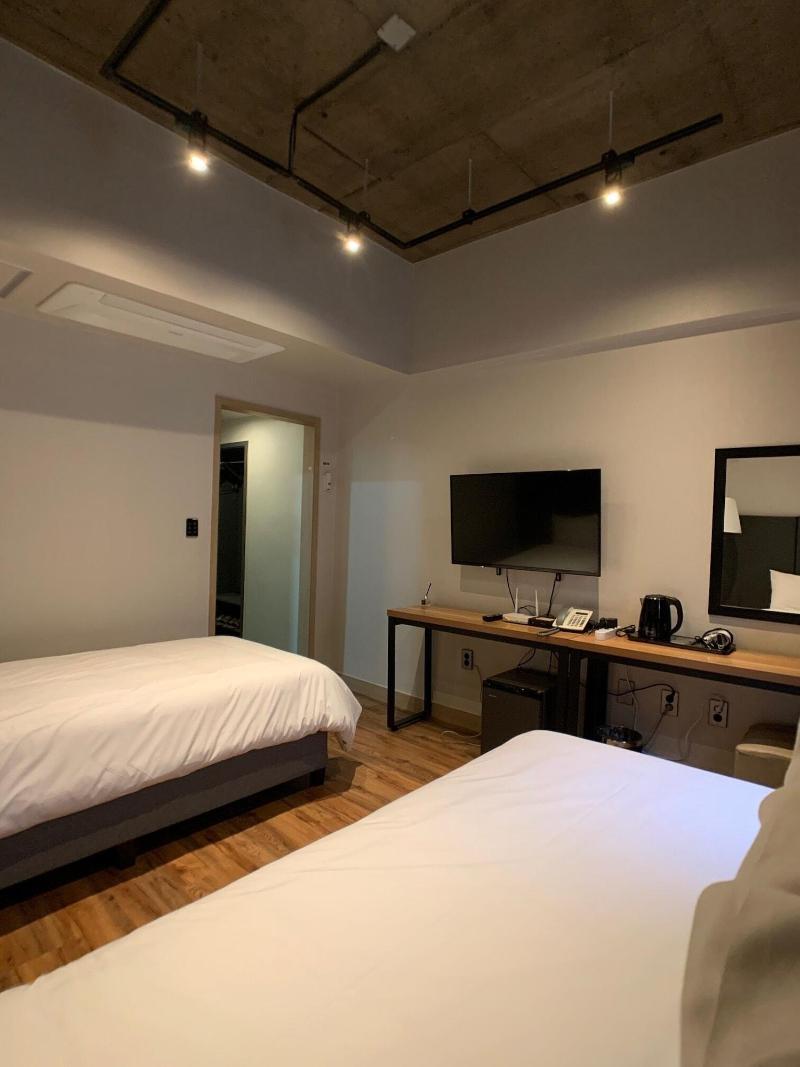 Renaissance Hotel - Hostel image